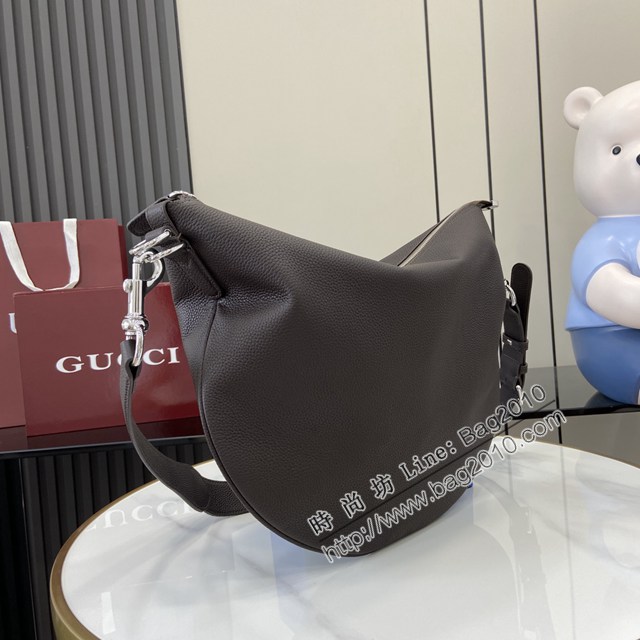 Gucci專櫃古馳最新款Body雙鎖扣粒面軟皮小號男士肩背包 jh2466型號：801887